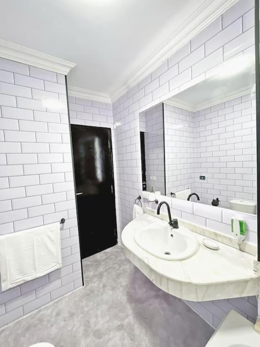 Nile Front Zamalek Abu El Feda 3br Cairo