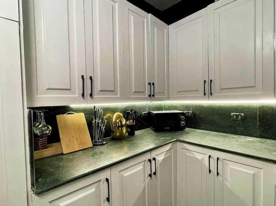 Nile Front Zamalek Abu El Feda 3br Apartment *