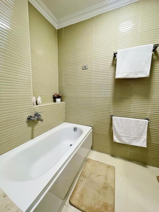 Nile Front Zamalek Abu El Feda 3br * Cairo
